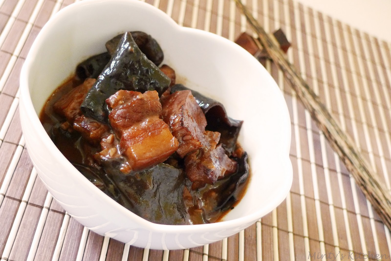 Minty's Kitchen Hakka Braised Pork Belly With Black Fungus (客家炸肉)