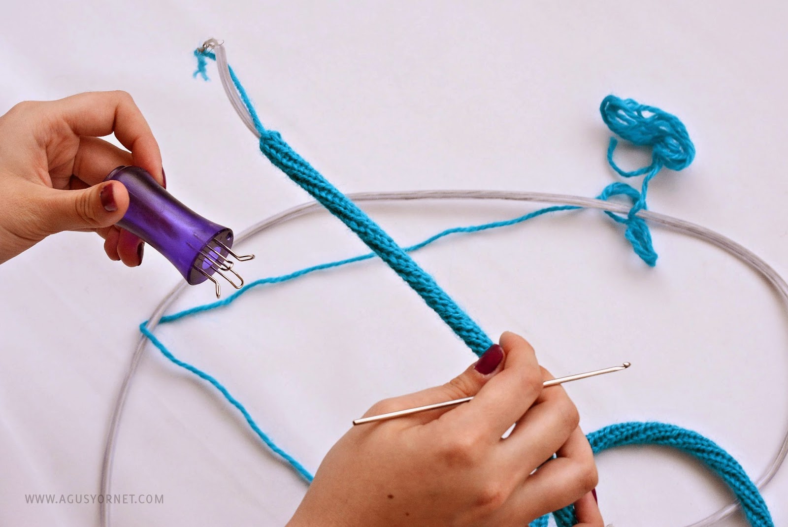 French Knitting tutorial to learn how to make a knitted lamp