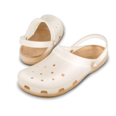 crocs classic translucent clog pink