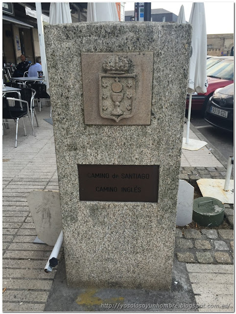 Monolito en la dársena de Curuxeira que marca el inicio del camino Monolito en la dársena de Curuxeira que marca el inicio del camino