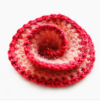 http://translate.google.es/translate?hl=es&sl=en&tl=es&u=http%3A%2F%2Fzoomyummy.com%2F2011%2F01%2F11%2Fcrochet-swirls-tutorial%2F
