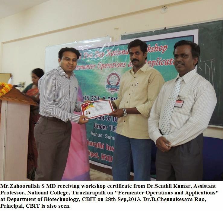 Zahoorullah S MD Assistant Professor receiving workshop certificate from Dr Senthil Kumar