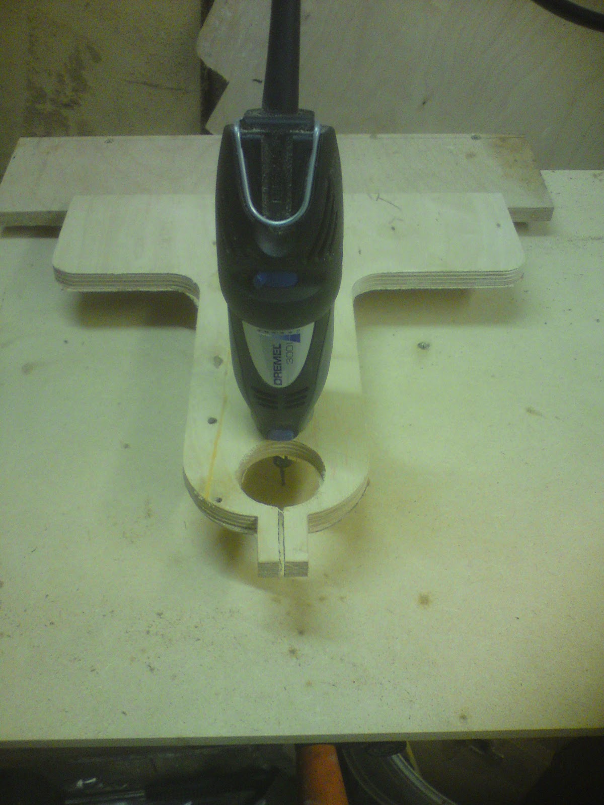 Guitar making blog, Richard Nice Guitars, Hinged pin router for dremel