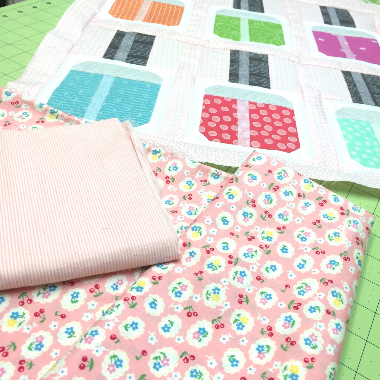 Bee In My Nail Polish Mini Quilt Free Pattern and Tutorial!!!