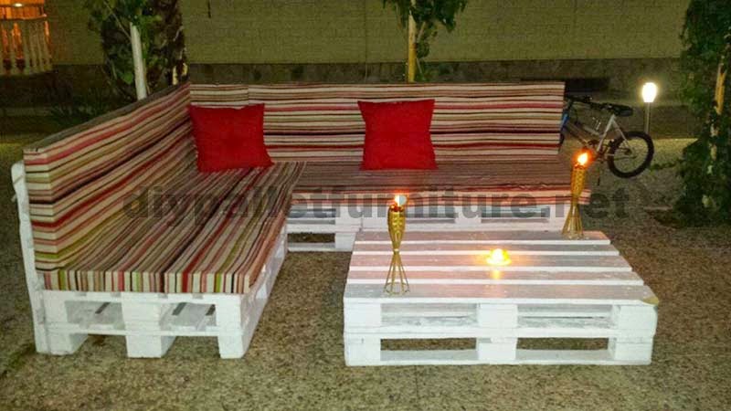 que la mesa pero aadiendo un respaldo hecho con la parte superior de varios palets una buena medida para ganar unos muebles para nuestro jardn - Muebles Jardin Palets que la mesa pero aadiendo un respaldo hecho con la parte superior de varios palets una buena medida para ganar unos muebles para nuestro jardn - Muebles Jardin Palets