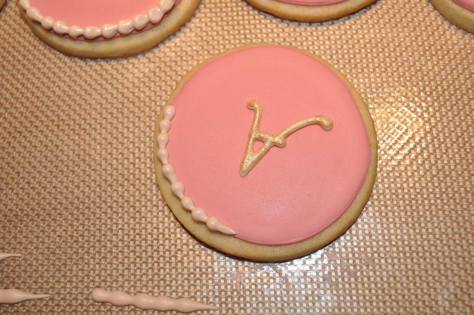 Bridal Shower Favor Cookies How to make letter royal icing transfers
