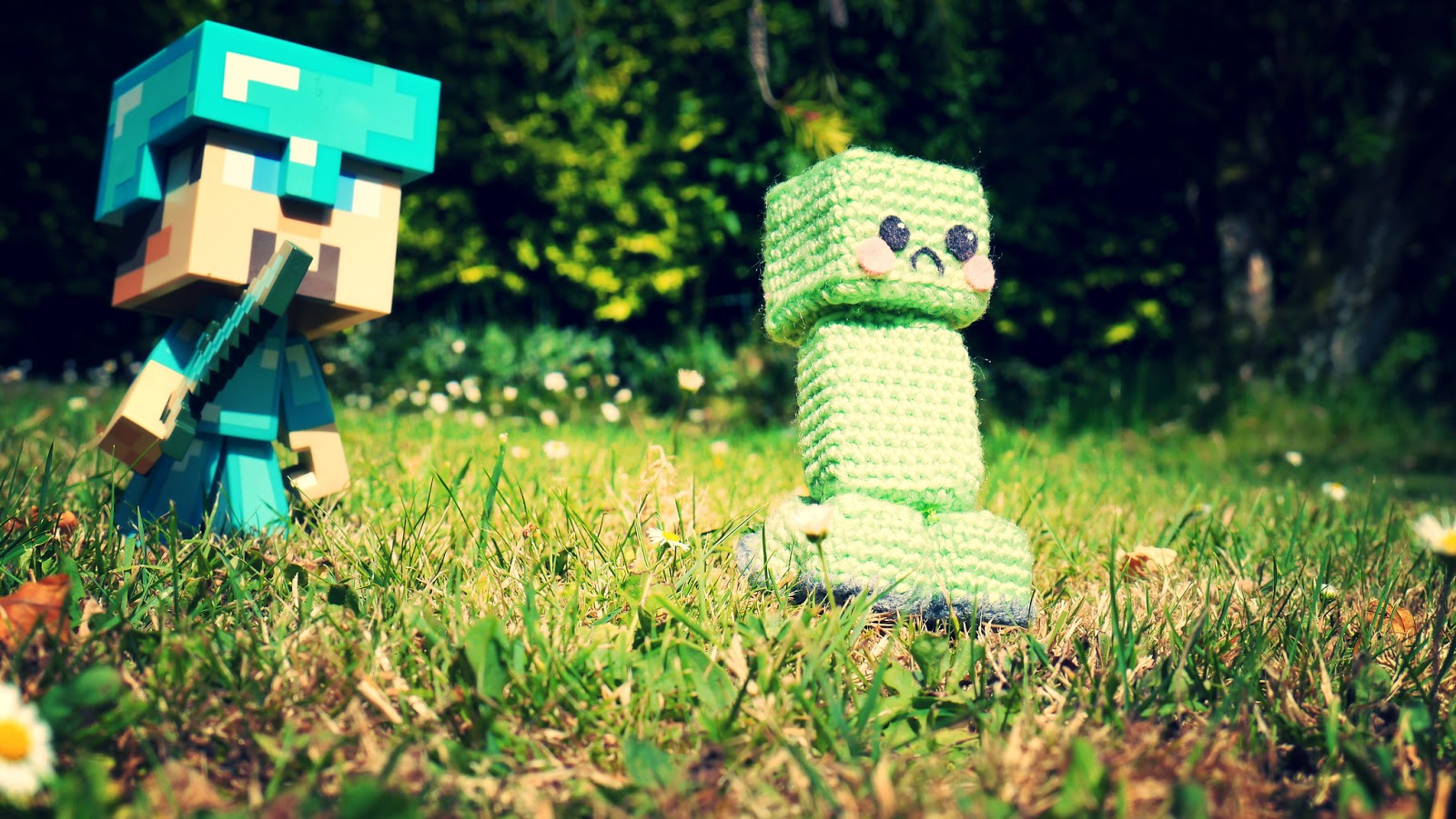 Amigurumi crochet creeper ~ Hooked by Robin