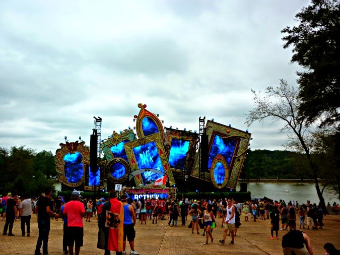 smash the house stage tomorroworld 2014