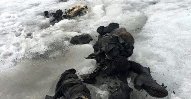 Ελβετία: Bρέθηκαν άθικτα μετά από 75 χρόνια πτώματα ζευγαριού σε παγετώνα Ελβετία: Bρέθηκαν άθικτα μετά από 75 χρόνια πτώματα ζευγαριού σε παγετώνα