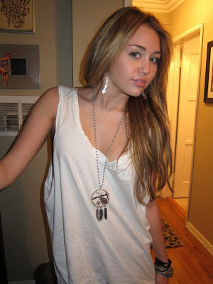 Miley Cyrus - private *leaked* cell phone candids | gordinhasdivas