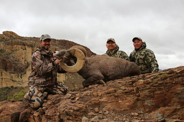 Arizona+Desert+Bighorn+Sheep+Hunting+Photo+Unit+15D+with+Colburn+and+Scott+Outfitters+and+hunter+Terry+Lancaster+6.JPG