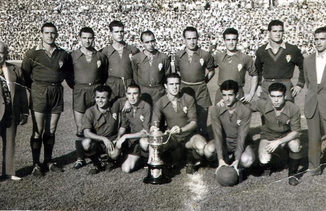 El Conil se lleva el trofeo Hermanos Gil al ganar al Sevilla FC juvenil y  empatar con el San Fernando CD 'B', Fútbol - La pretemporada • Deporte de  la Isla