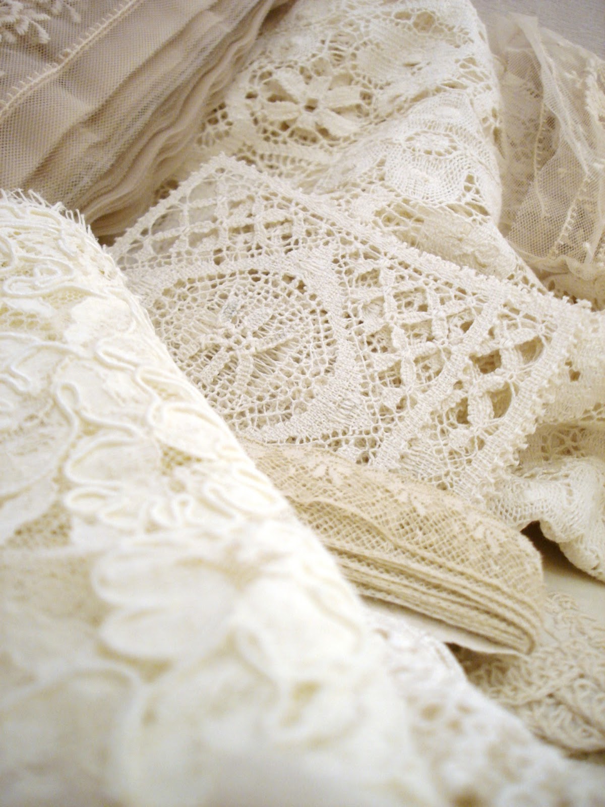 ~ The Feathered Nest ~: Lace love