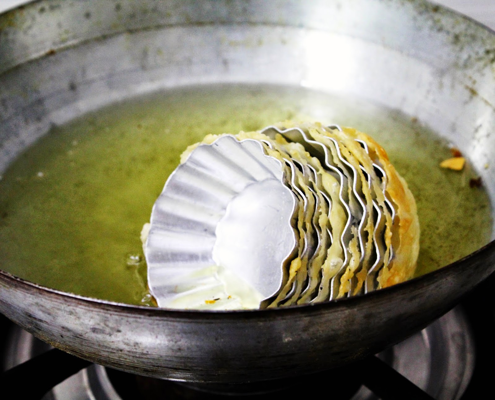 Basket Puri / Basket Chaat Recipe (बास्केट पुरी / बास्केट चाट) The