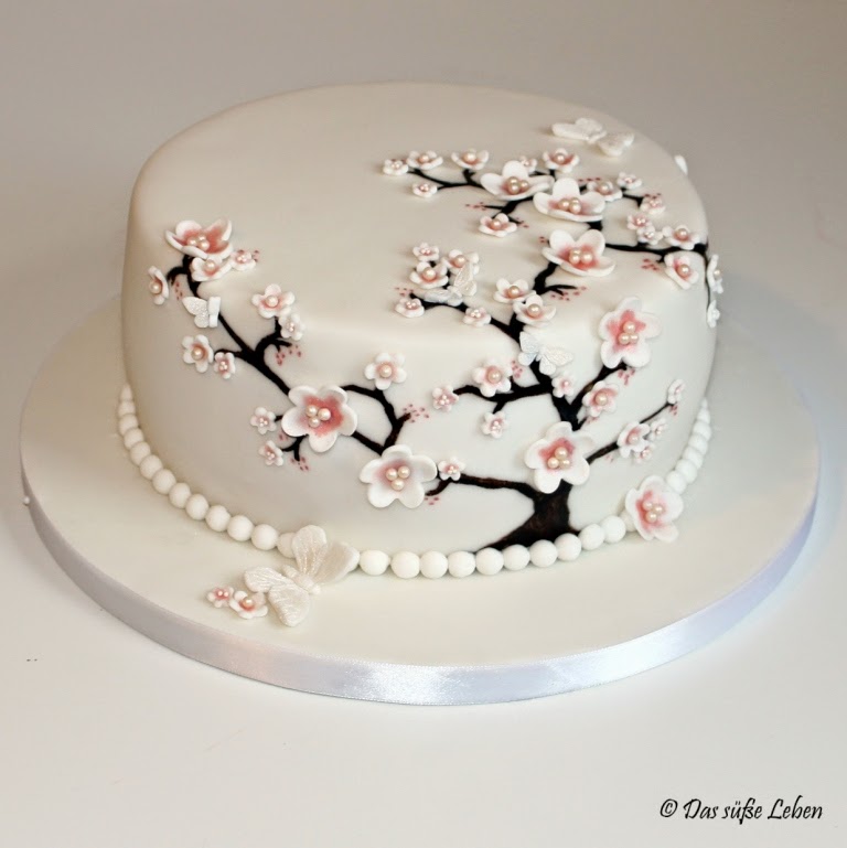 Rezept Geburtstagstorte mit Kirschblüten und Schmetterlingen | Das süße