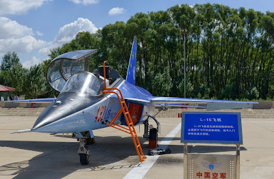 Hongdu L-15 Falcon Hongdu L-15 Falcon