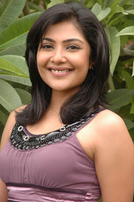 Telugu-Hot-Actress-Kamalini-Mukherjee