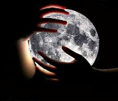 ♫“Como la luna todos tenemos en nosotros mismos un lado luminoso y otro oscuro, somos complejos…