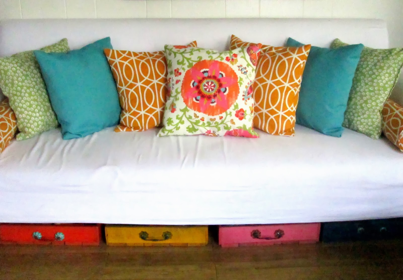 home-eco nanay: Throw Pillows Galore!