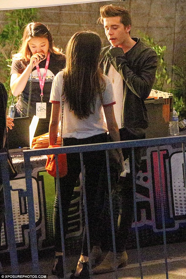 Brooklyn Beckham's New Girlfriend Caresses His Face As They Arrive At Concert Brooklyn Beckham's New Girlfriend Caresses His Face As They Arrive At Concert