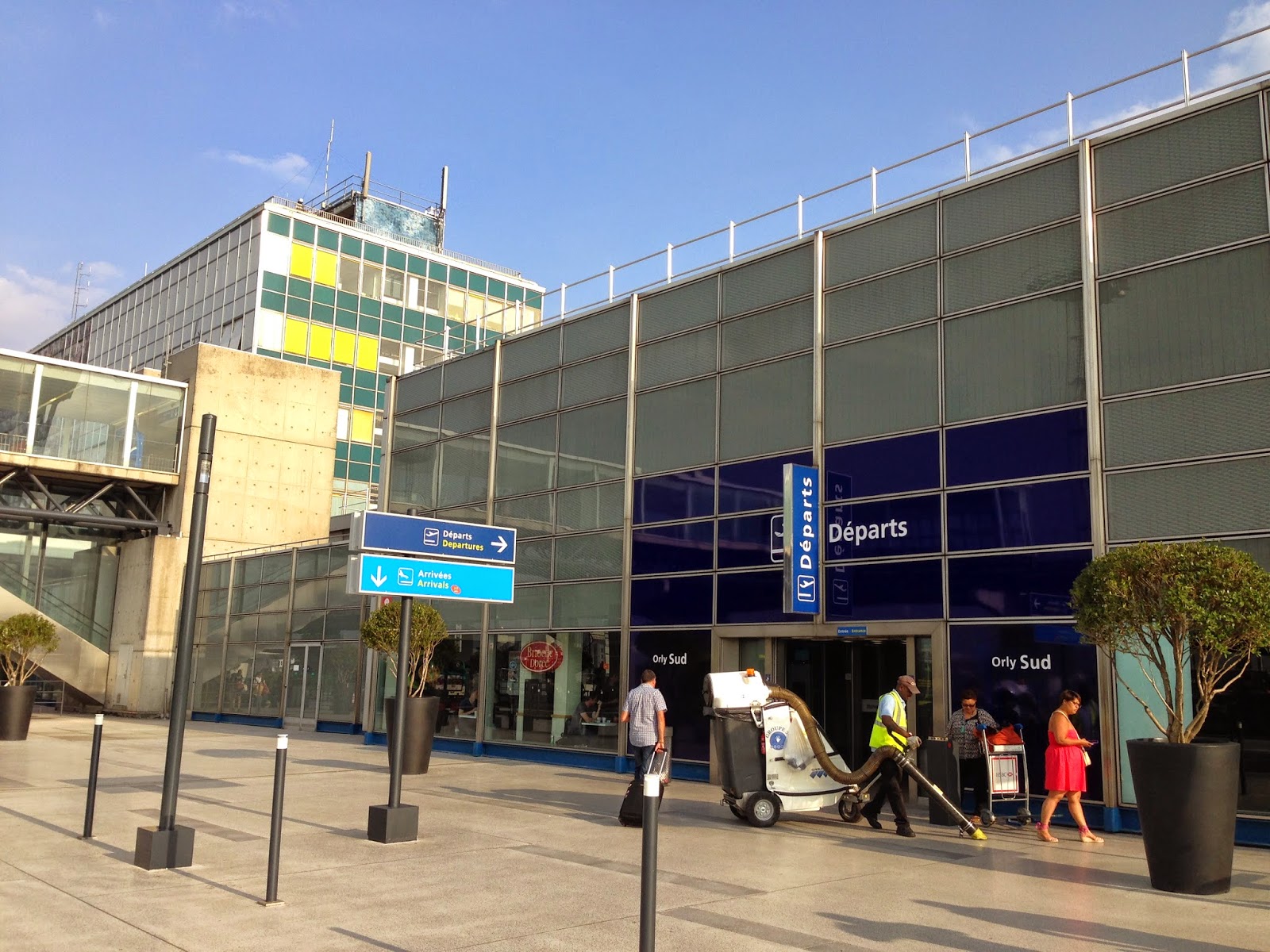 Paul Bakery (Paris, FRANCE) ★★★☆☆ A traveling foodie's gastronomic