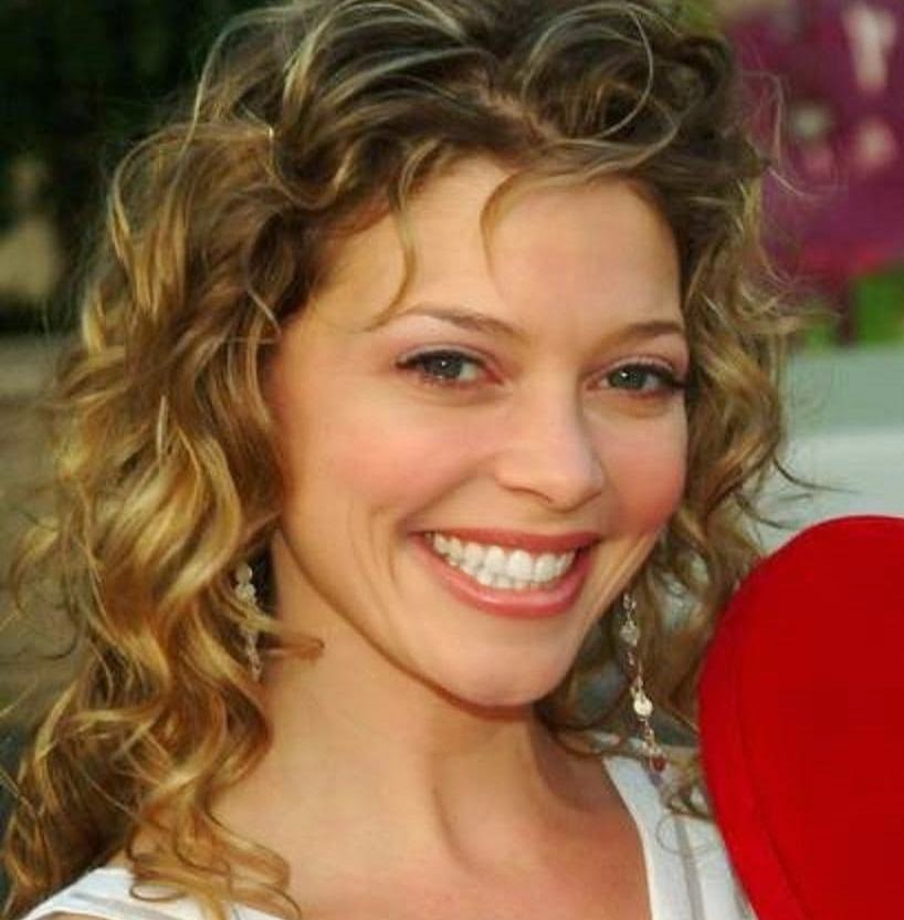 STARS WALLPAPER: Amanda Detmer Wallpapers Free Download