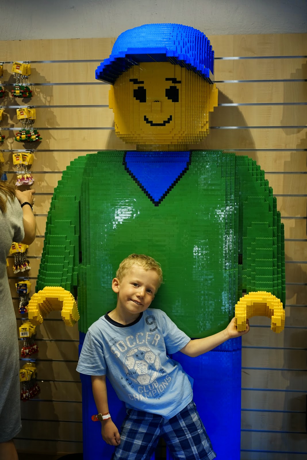 Richard Bjerkoe - Robust Dad - Matheo and large Lego figure