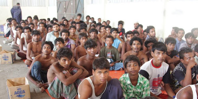 Wanita dan anak-anak Rohingya tewas berebut makanan