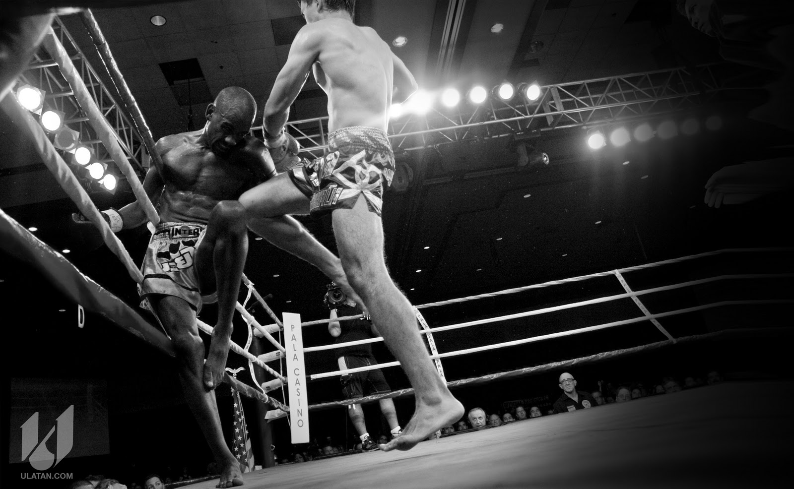 http://4.bp.blogspot.com/-DzWb9yxxwvc/TvoAuQj2BsI/AAAAAAAAAPk/57sZsuPTXNY/s1600/Muay-Thai-fight-boxing-Wallpaper-18.jpg