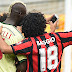 Mario Balotelli'den saha ortasında selfie