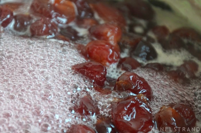 Photographer in the Kitchen: Making Cherry Jam