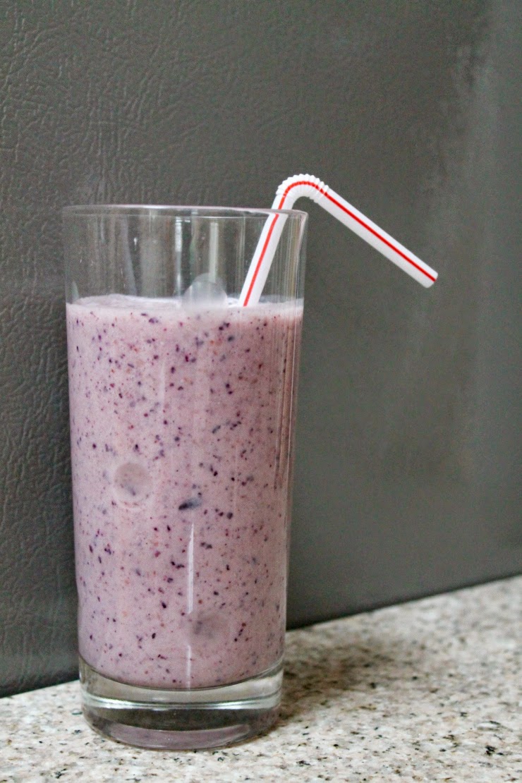 Healthy Detox Green Tea, Banana and Blueberry Smoothie