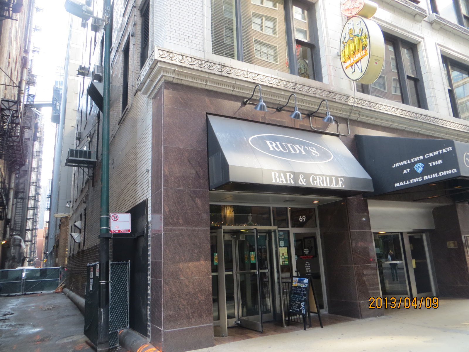 Jeeps Pubs Taverns and Bars Rudy's Bar and Grille (Chicago)