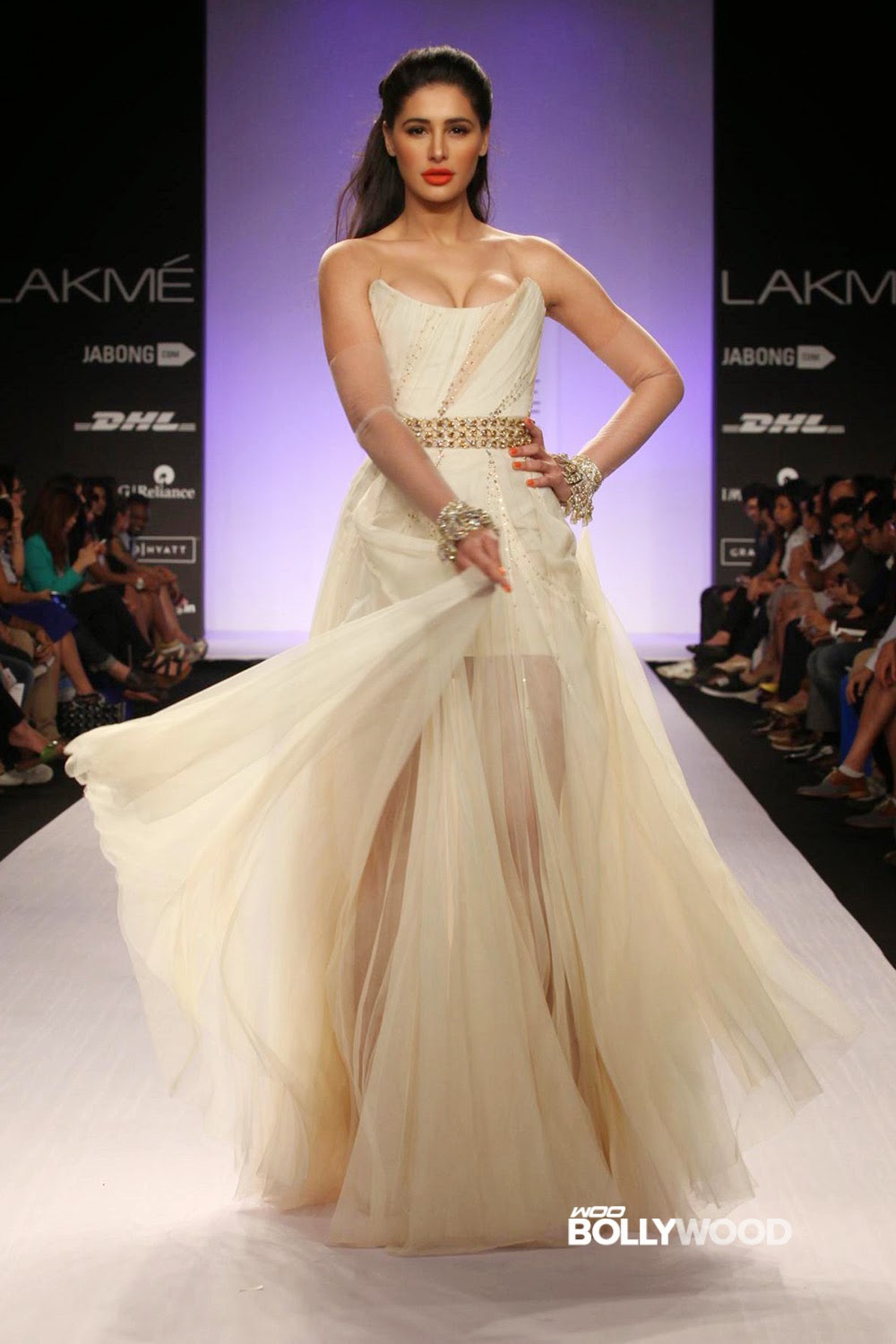 Nargis Fakhri Oops Huge Cleavage Pops Out In Dress On Ramp Walk 2014