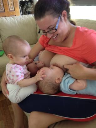 The Woman Who Could Really Use a Third Boob! Breastfeeding