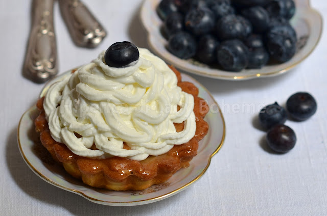 Ricetta crostatine piccole con panna e mirtilli