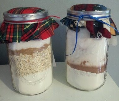Urban Momma: Homemade Gifts: Christmas Sweets in a Jar