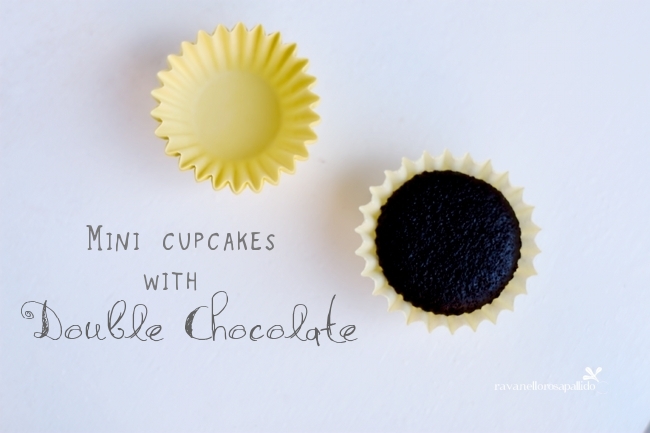 Mini cupcakes double chocolate cupcakes