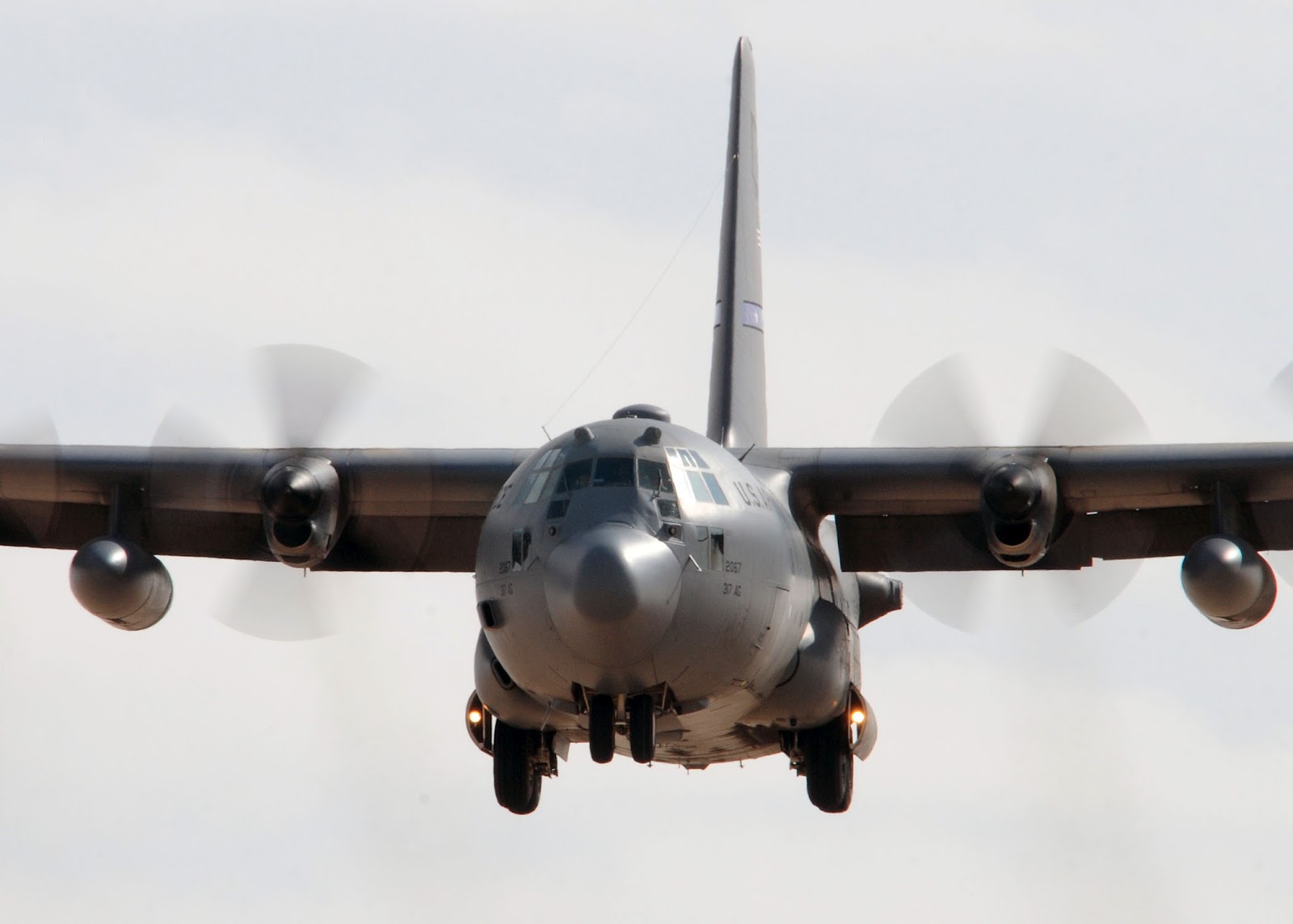 http://4.bp.blogspot.com/-E5Ai4MyFX-g/Tzkfbj_asMI/AAAAAAAAHhk/mh-j9VRcRv4/s1600/hercules_c130_usaf.jpg