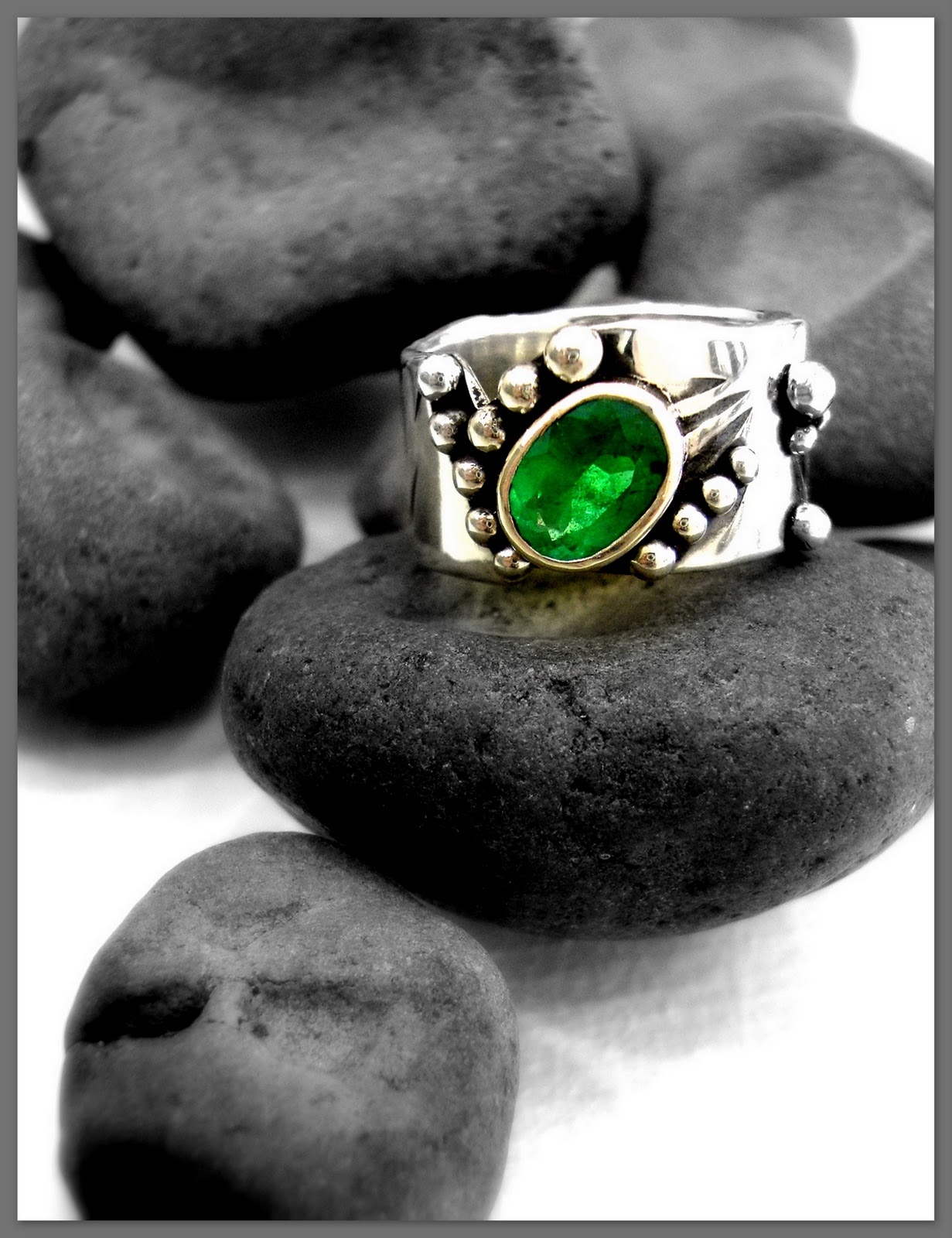 EK Art Jewelry Tamarindo Costa Rica Green Emerald ring