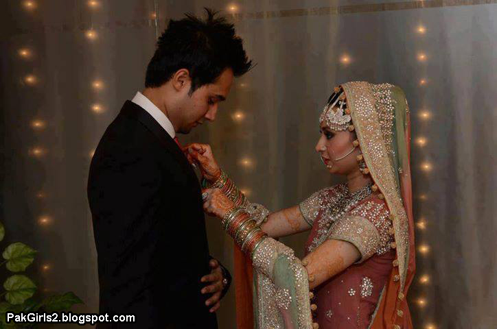 Romance Couple Beautiful Pakistani Bride and Groomپاکستانی Romance Couple Beautiful Pakistani Bride and Groomپاکستانی