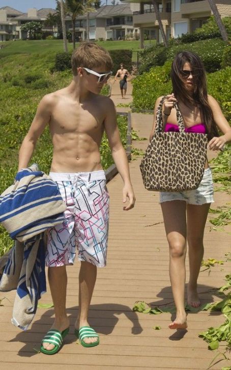 justin bieber and selena gomez hawaii pics. Justin Bieber Spotted