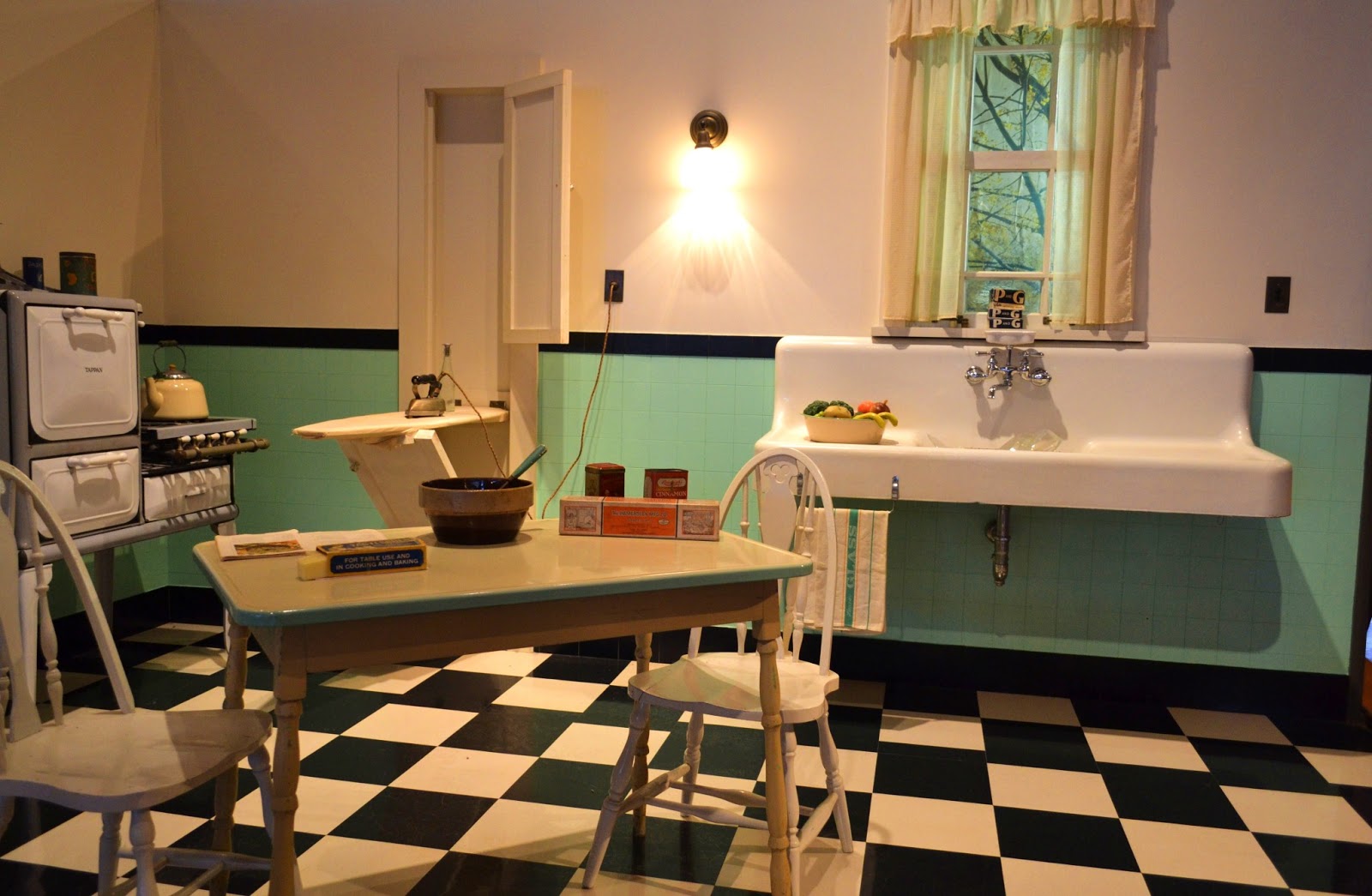 Pin by Sherry Addonizio on 1910 1920's Kitchens Kitchen colors