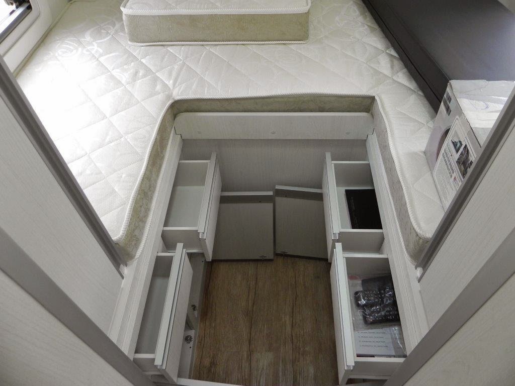 Victória Motor Homes Entrega de Motorhome Sprinter modelo Outdoor Victória M # Cozinha Compacta Victoria Fiasini Victória Motor Homes Entrega de Motorhome Sprinter modelo Outdoor Victória M # Cozinha Compacta Victoria Fiasini