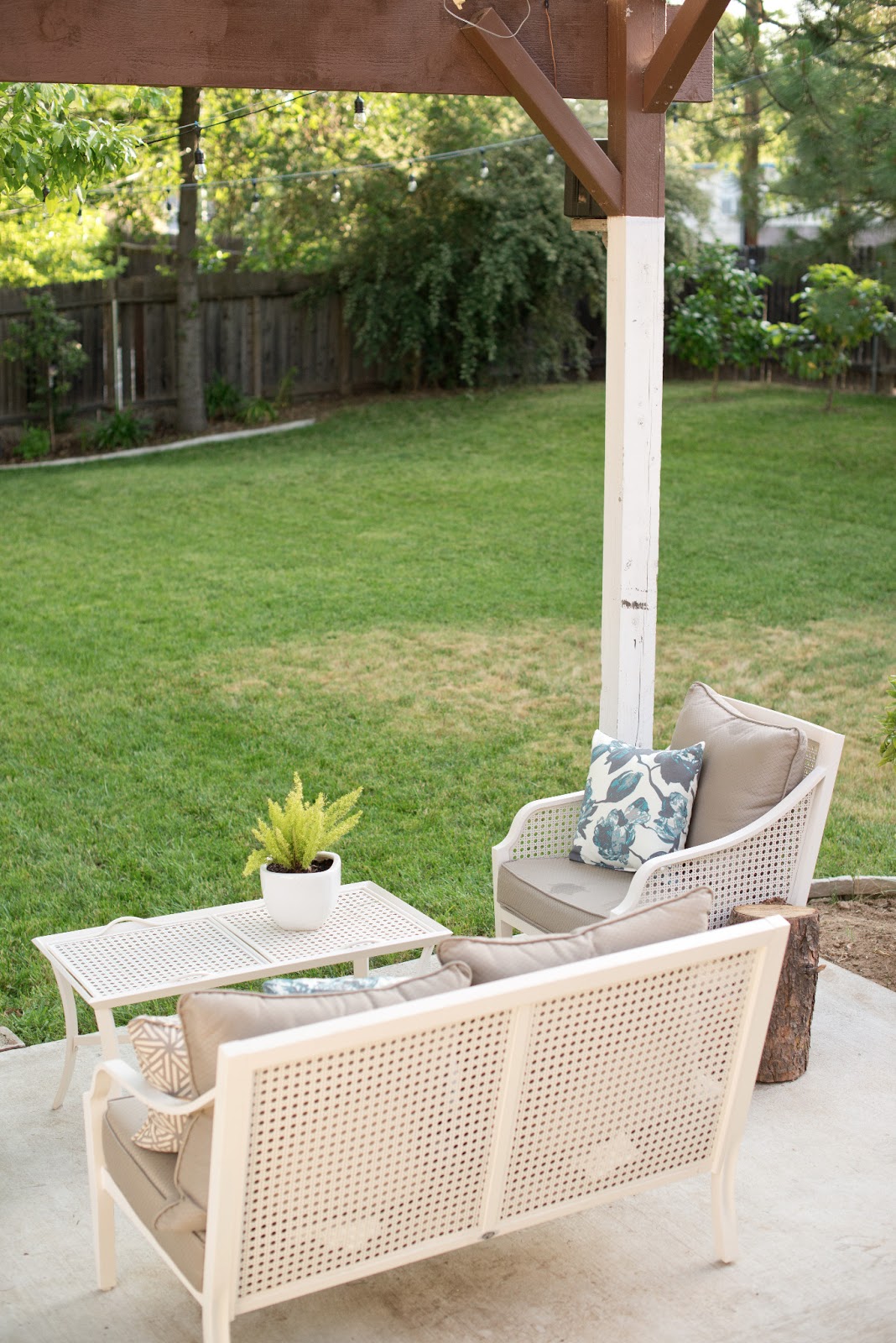 Domestic Fashionista: Backyard Patio Furniture Styling