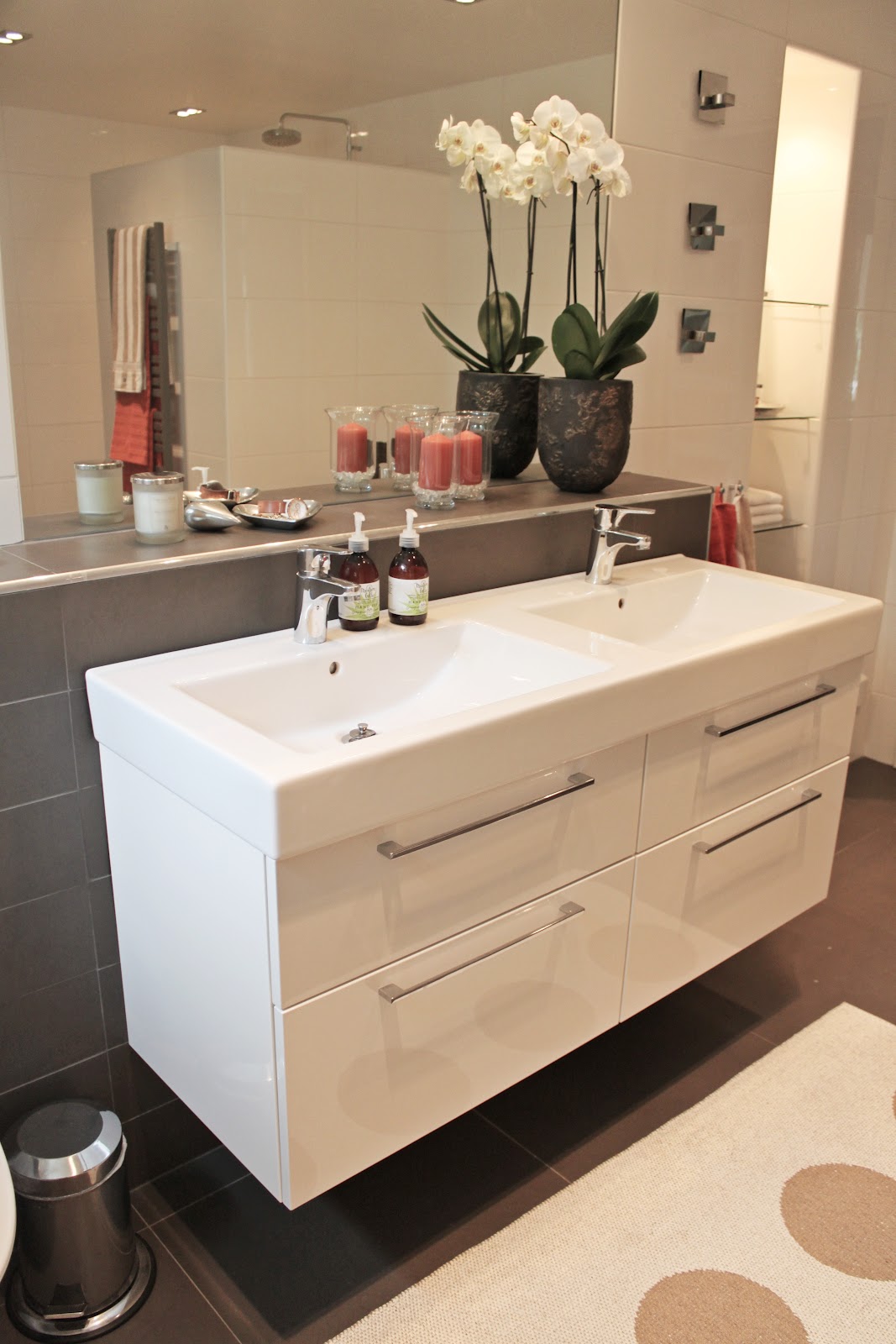 Limestone by the sea: höst i badrummet