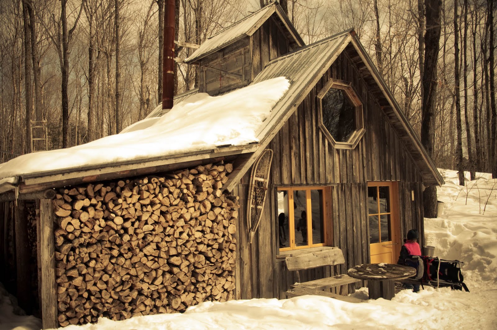 Jardins et serres sur une île au milieu de la rivière ~ Cabane Canadienne En Bois Jardins et serres sur une île au milieu de la rivière ~ Cabane Canadienne En Bois