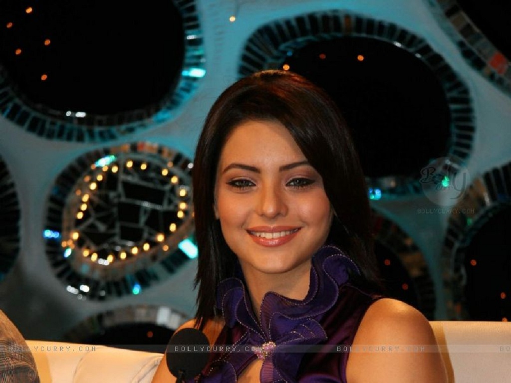 http://4.bp.blogspot.com/-E9-oLhCuJ-4/Ta3pjlW2JUI/AAAAAAAAG1g/8mfDT0avhAY/s1600/81968-aamna-sharif-on-the-sets-of-comedy-circus-at-mohan-studio-at-moh.jpg