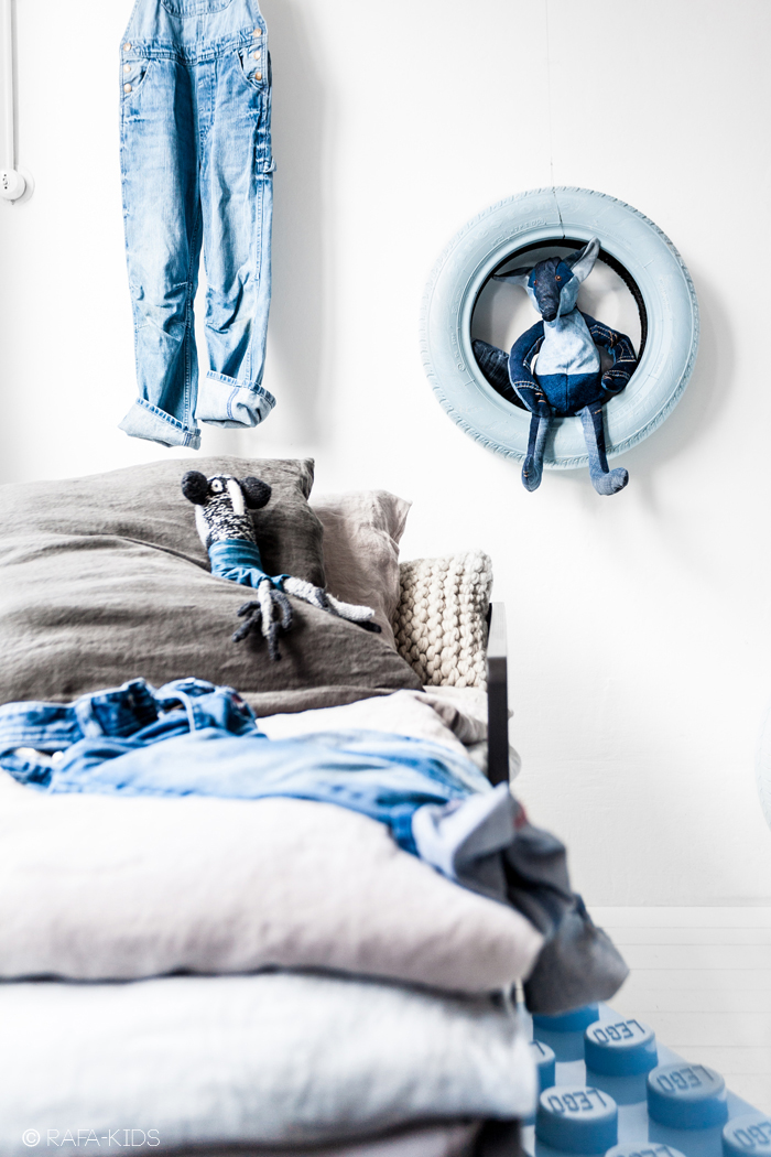 boy room with blue in grey - styling Paulina Arcklin/photo Rafa-kids