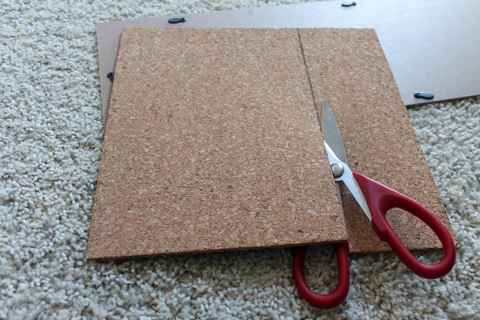 Skillets.Sneakers.Style A Quick and Easy DIY Cork Board